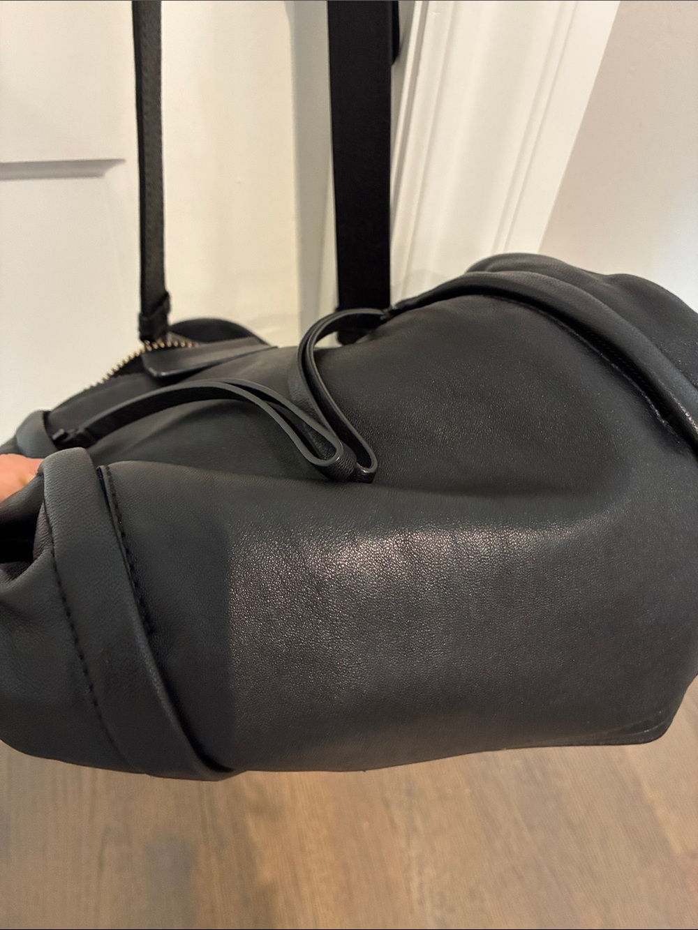 Rare Marc Jacobs Black Leather Crossbody Bag with Adjustable Strap - Picture 4 of 4